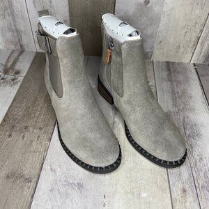 NWT Gentle Souls Best Buckle Chelsea Boots Size 5